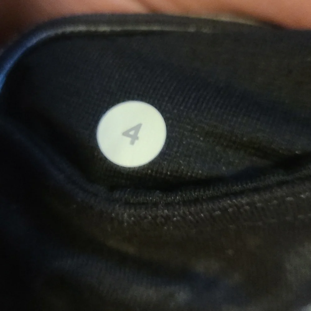 Lululemon crop capri leggings size 4 grey black - Picture 5 of 5
